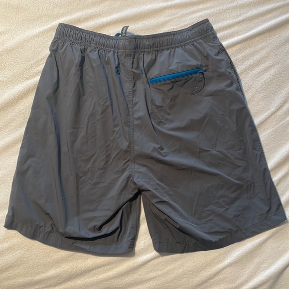 Kirkland hybrid swim shorts size M - Picture 4 of 4
